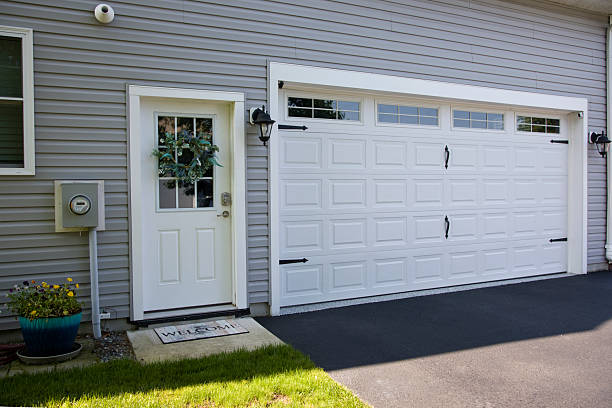 24/7 Emergency Garage Door Panel Replacement experts in Amelia, OH